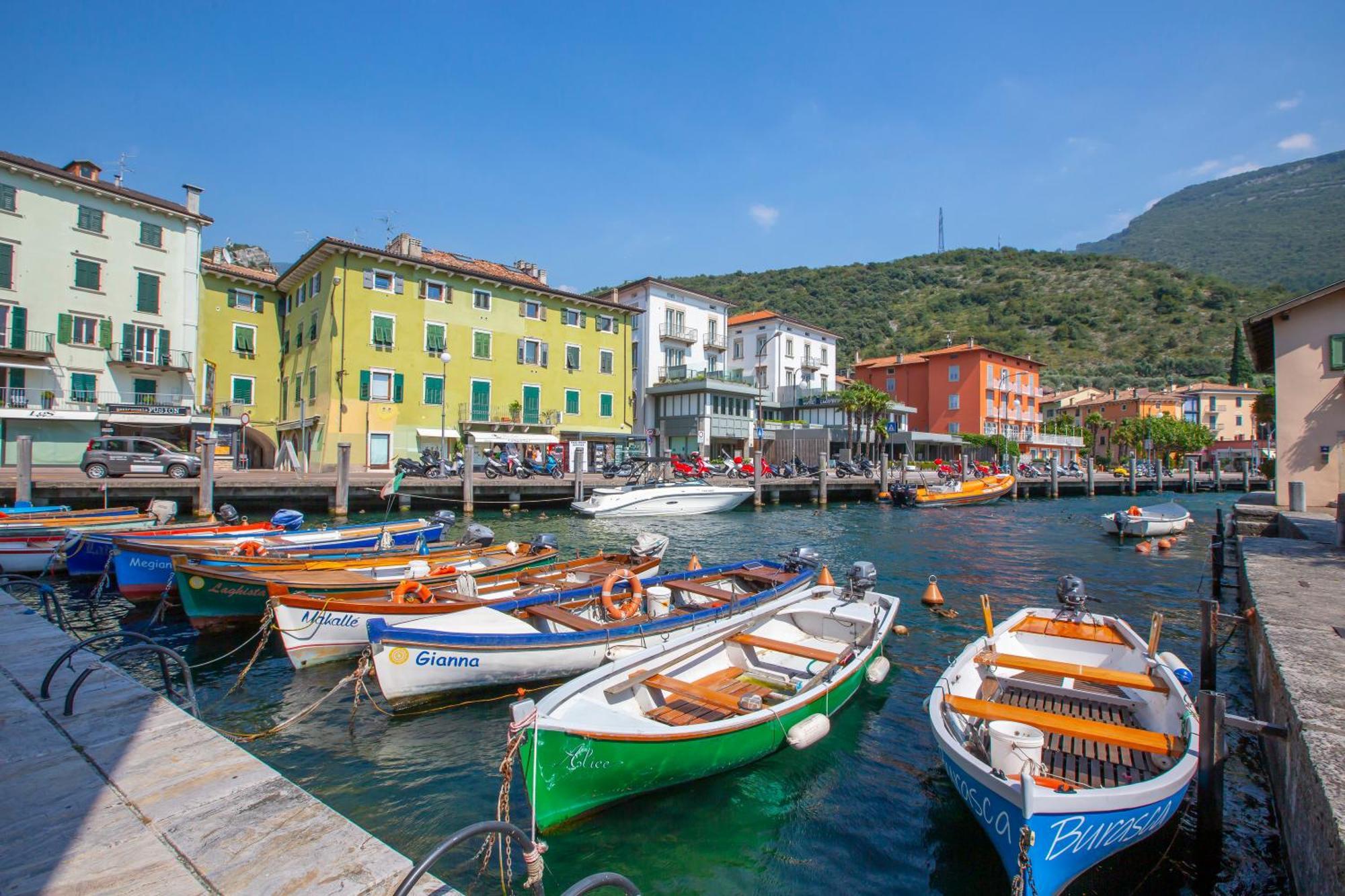 Lake View Dom-Us Apartment - Happy Rentals Riva del Garda Exterior foto